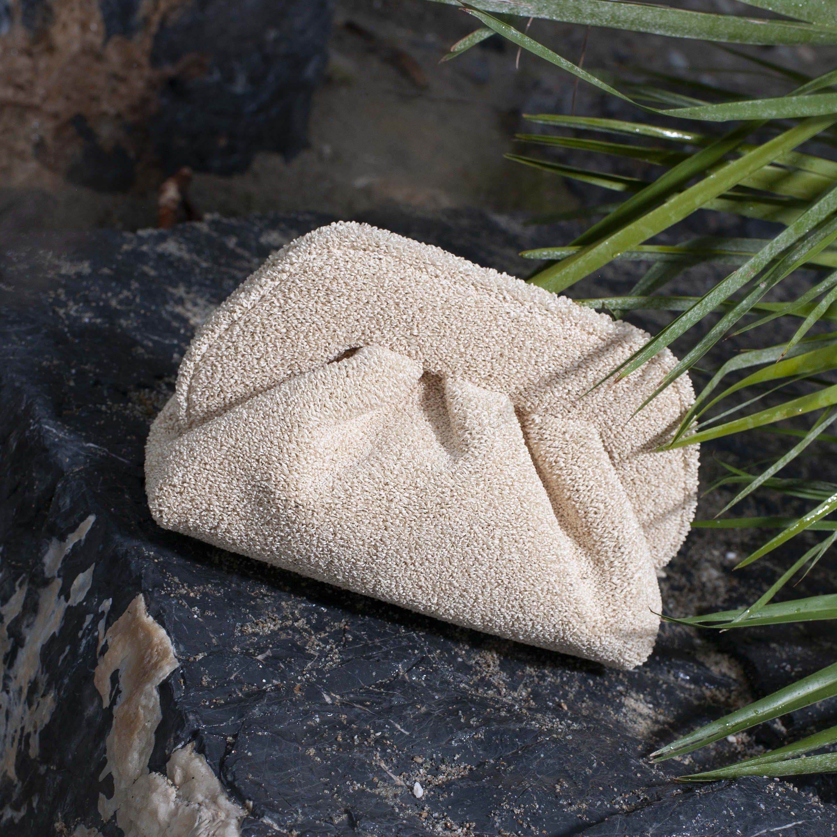 Tia Sea Sponge Clutch